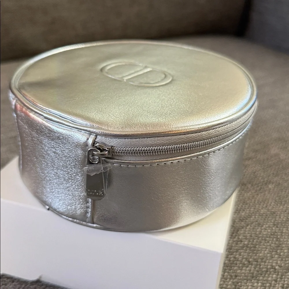 Dior Silver Round Pouch Vanity New Authentic - Picture 10 of 17